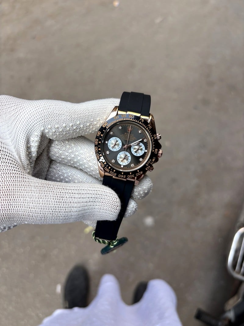 cosmograph daytona everose gold ceramic bezel black and sundust diamond dial oysterflex