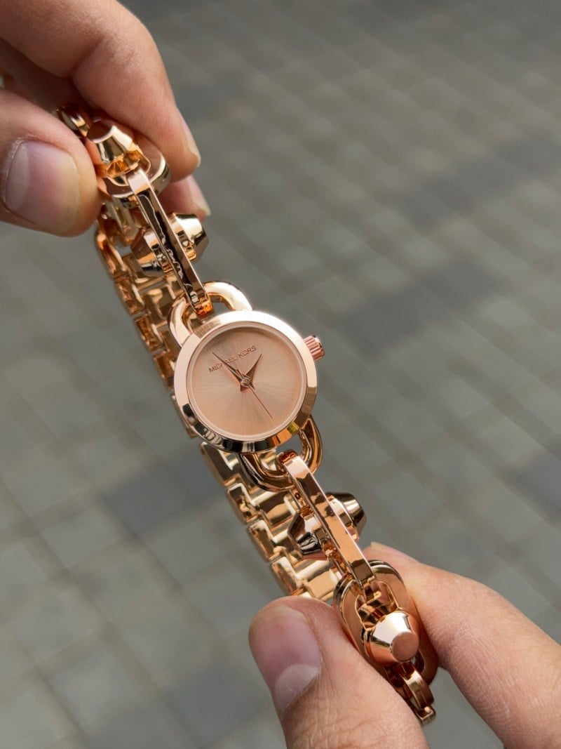 Michael Kor s Astor Women s Full Rose