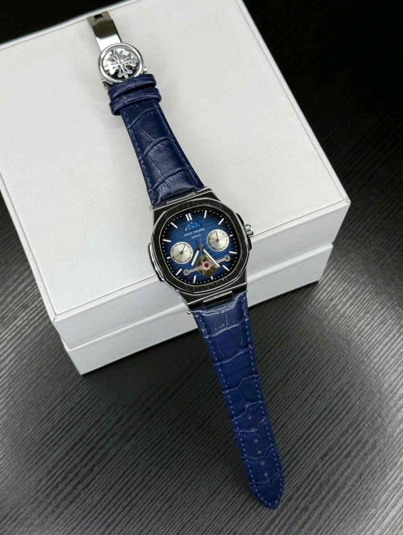Patek Philipp_e Nautilus Chronograph Full blue