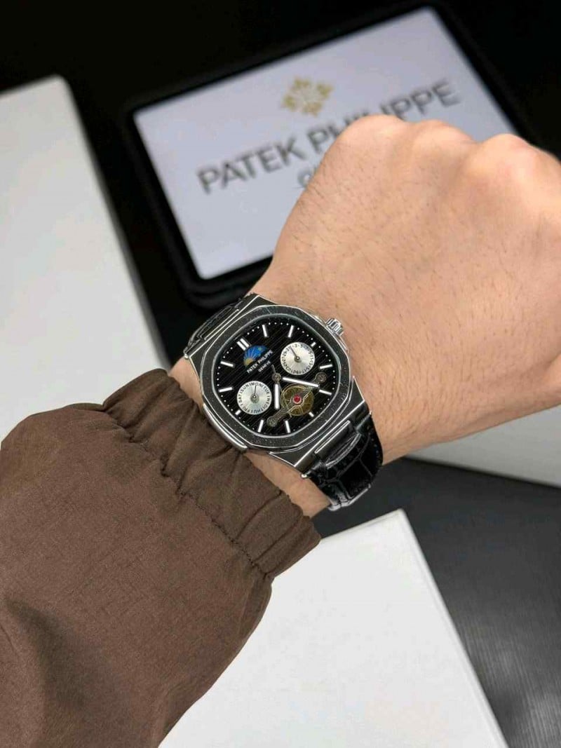 Patek Philipp_e Nautilus Chronograph Full black