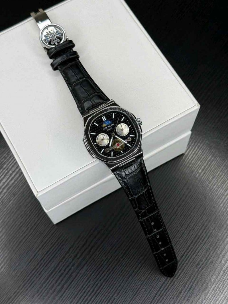 Patek Philipp_e Nautilus Chronograph Full black
