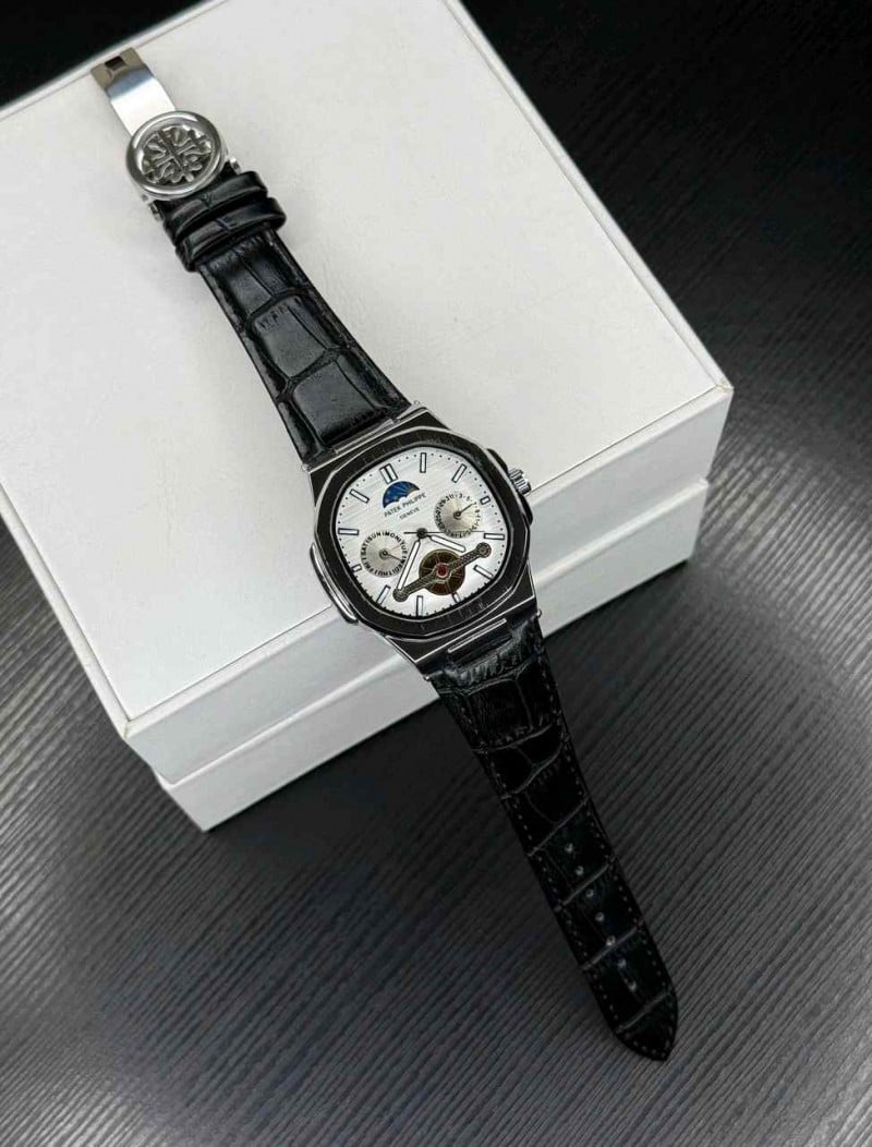 Patek Philipp_e Nautilus Chronograph working black belt